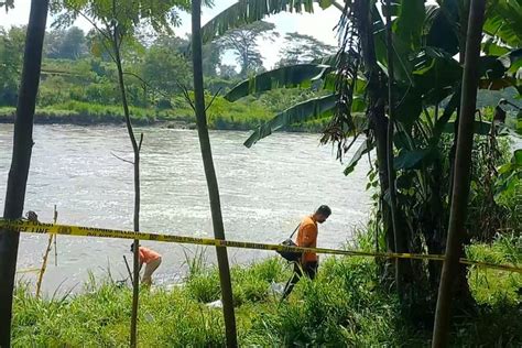 Foto Identitas Mayat Wanita Yang Mengapung Di Sungai Brantas