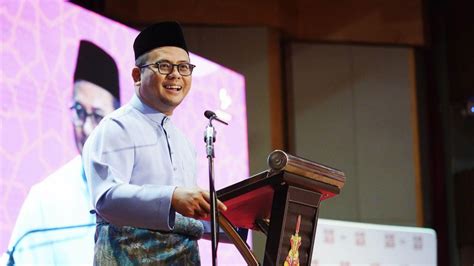 Selangor Civil Servants Get One Month Salary As Raya Aid Amirudin Scoop