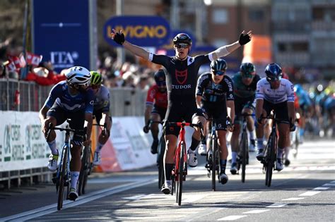 Zlm Tour Arvid De Kleijn Surges To Stage Sprint Win Cyclingnews