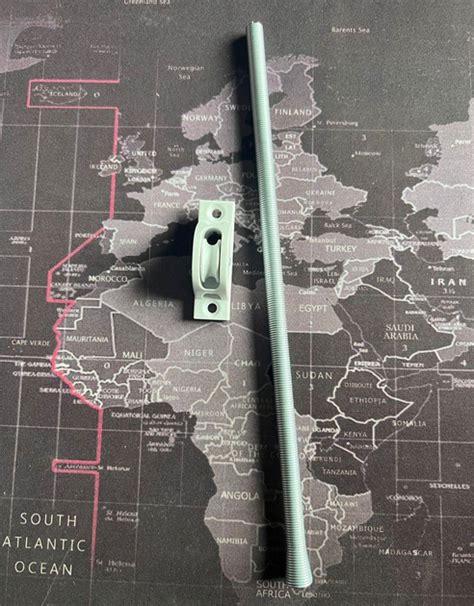 Ролик с предохранительной пружиной 250 мм к защитным роллетам – фото ...