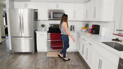 Dee Williams Vr Sneaky Milf Burn