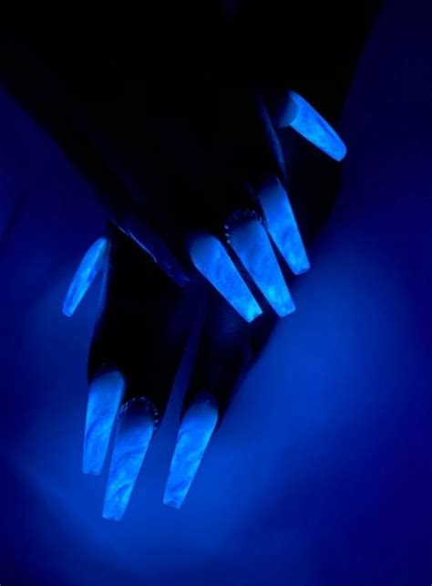 30 Gorgeous Glow In The Dark Halloween Nails To Steal The Show