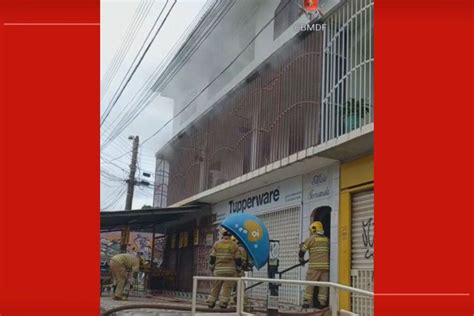 Bombeiros resgatam três gatos de incêndio em casa em Ceilândia no DF