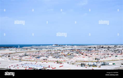 Qatar football stadium construction hi-res stock photography and images ...