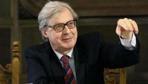 Il Poltronificio Di Vittorio Sgarbi L Aspirante Sindaco Di Arpino Si