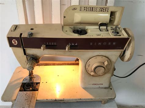 Antiga Máquina de Costura Singer Facilita Produto Vintage e Retro