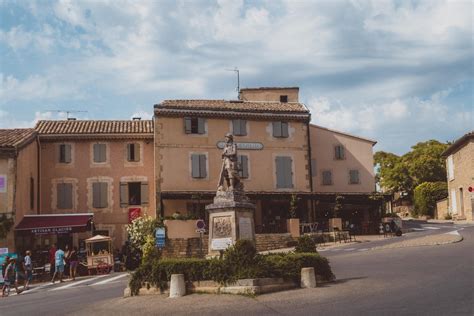 An Insider's Guide to the Best Things to do in Gordes, France