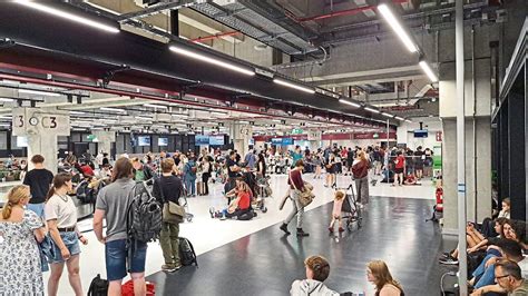 Schon Wieder Koffer Chaos Am Flughafen BER