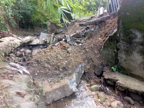 Familia En Tabor En Peligro Lluvias Amenazan Su Hogar Por Crecida De Quebrada Diario De Los Andes