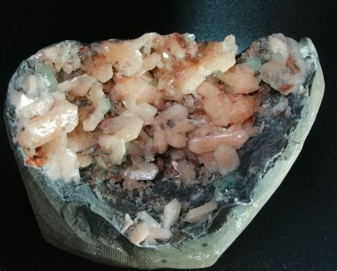 Geode Di Stilbite Su Calcedonio Cristalli Su Matrice Catawiki