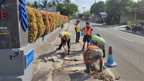 Satker PJN Wilayah II Provinsi Babel Bersihkan Drainase Buntu Di Jalan