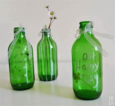 Be Creative Mummy / UK lifestyle Blog / Crafts: PAINTED BOTTLES DIY