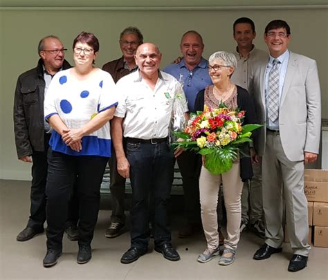 Remise de la médaille de chevalier dans lordre du mérite agricole à M