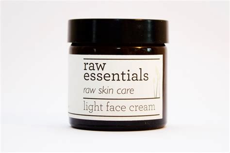 Light face cream for sensitive skin