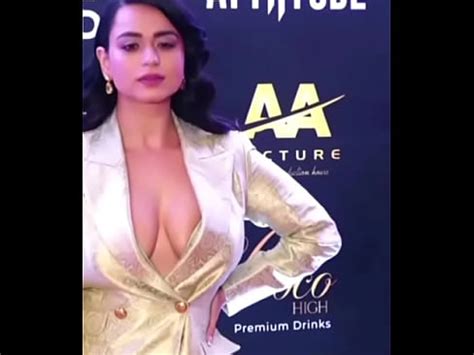 Soundarya Sharma Hot Cleavage XVIDEOS