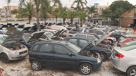 Detran realiza leilão de veículos apreendidos em Muriaé Zona da Mata G1