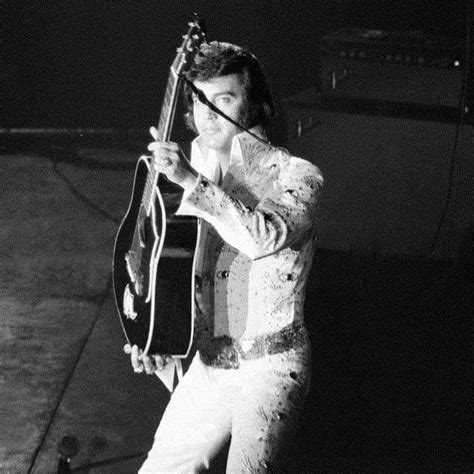 Elvis Presley Long Beach Ca Nov15 1972 Wearing The Saturn Suit