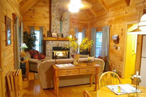 Four Seasons Cabins and Cottages - Lake Lure, NC