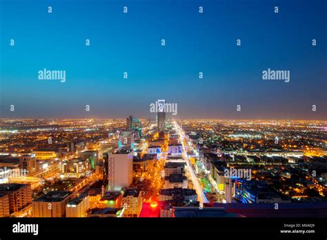 Riyadh Skyline At Night Capitale De L Arabie Saoudite Montrant