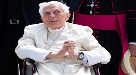 El papa Francisco pidió rezar por su predecesor Benedicto XVI Está