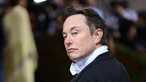 Elon Musk Gets Sued Over His Twitter Takeover Attempt Again Soyacincau