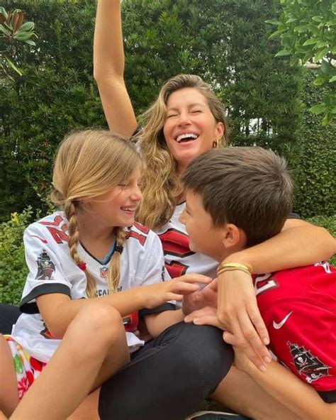 Gisele Bundchen delights fans with rare photo with her two children ...