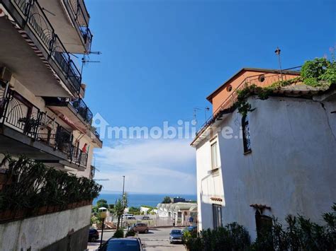 Vendita Appartamento Sorrento Trilocale In Via Capo Da