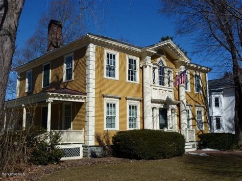 13 Colonial Style Homes For Sale In The 13 Colonies Zillow Porchlight