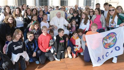 La Piazza Dei Bambini Fragili L Osservatore Romano