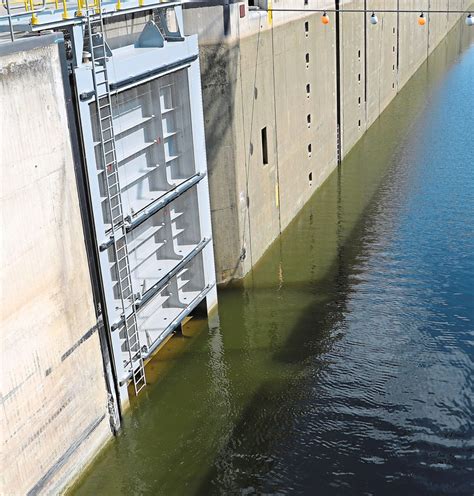 Main Donau Kanal Nach Schiffsunfall Gesperrt