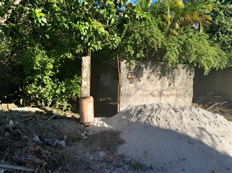 Abandono E Descaso Casa Abandonada Em Porto Seguro Traz Risco