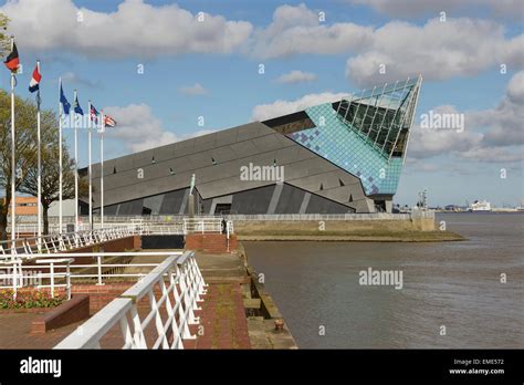 Hull deep aquarium hi-res stock photography and images - Alamy