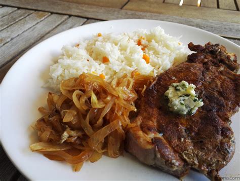 Costeleta de Cachaço Manteiga de Ervas Iguaria Receita e Culinária