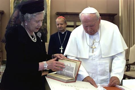 British Catholics, Pope Francis pay tribute to Queen Elizabeth II ...