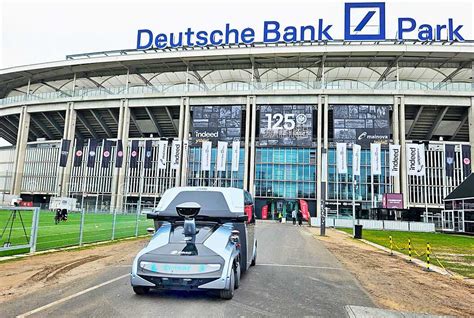 Im Stadion für Innenstadt üben KOMPASS Robotik Robotik Digital