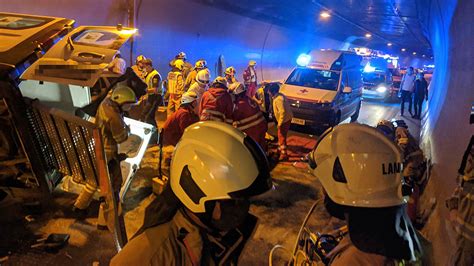 Verkehrsunfall Im Landecker Tunnel Feuerwehr Landeck