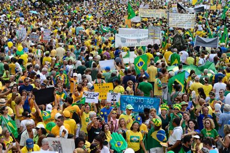 Manifestações pelo impeachment de Dilma começam pelo País