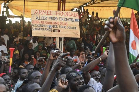 Niger Macron Annonce Le Retour De L Ambassadeur Et Des Militaires