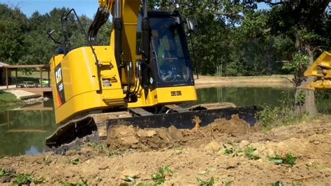 The Cat® 315f Hydraulic Excavator Pushing Dirt Youtube