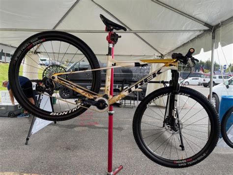 World Cup Pro Bike Check Jolanda Neff S Olympic Gold Trek Supercaliber