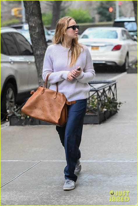 Jennifer Lawrence Goes Low Key And Casual During Errand Run Photo 4913099 Jennifer Lawrence