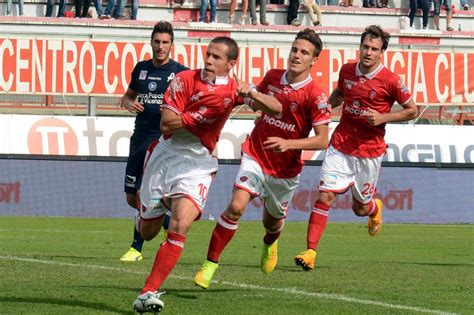 Serie B A Giornata Il Perugia Rallenta Vince Il Bari Bologna E