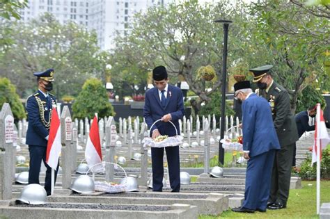 Presiden Joko Widodo Pimpin Upacara Peringatan Hari Pahlawan