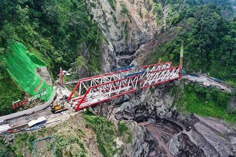 Terputus Akibat Erupsi Semeru Jembatan Gladak Perak Kembali Tersambung