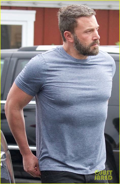 Ben Affleck Shows Off Buff Bod In Tight T Shirt See The Pics Photo