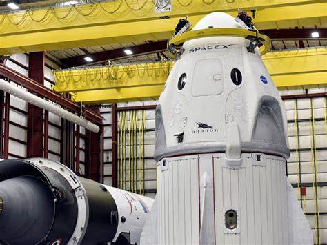 La Nasa Autorise Un Vol D Essai De La Capsule De Spacex Vers L Iss