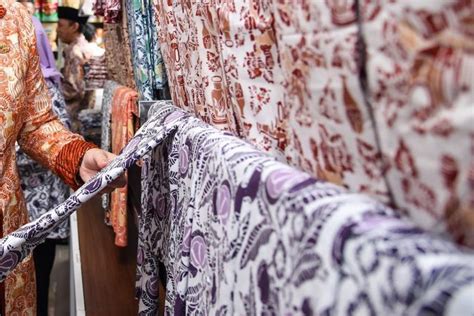 Purwakarta Punya Ratusan Desain Motif Batik Khas Rumah Batik Akan