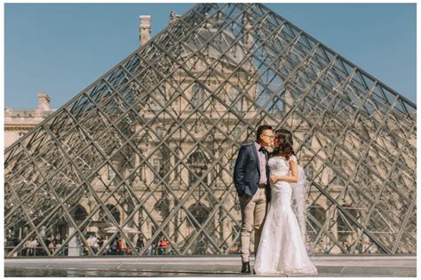 Paris Autumn Wedding Photoshoot At Bir Hakeim Alexandra III Bridge