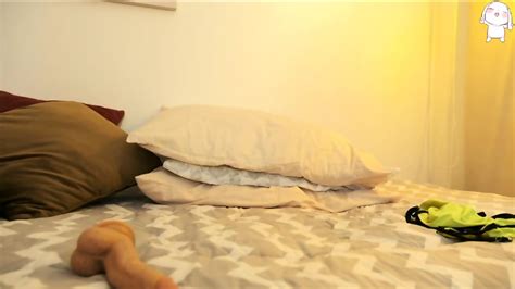 Curvy Babe Is Drilling Her Anal