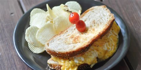 Sandwich Tostado Con Huevo A La Plancheta Recetas La Planchetta